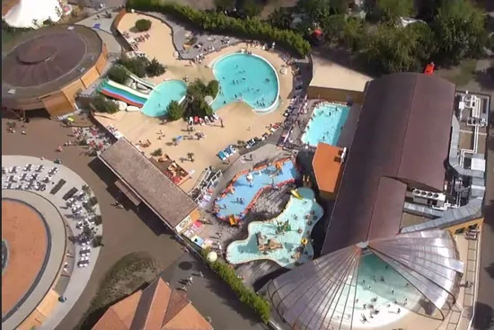 Magnifique environnement Les Landes, un camping avec un superbe parc aquatique