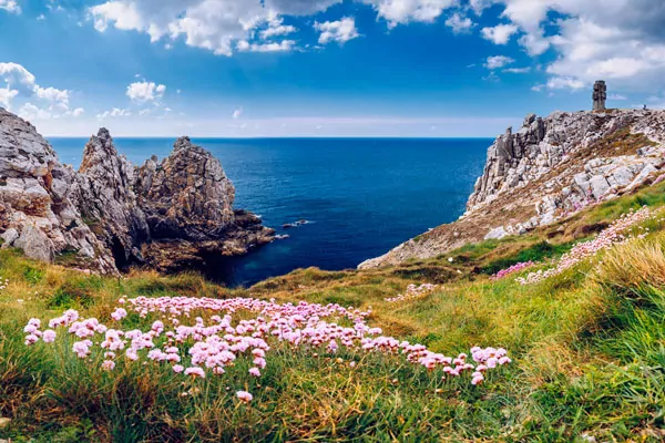 Camping chaleureux près d'un village portuaire plein de charme en Bretagne